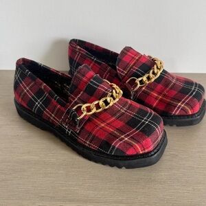 ❌CLEARANCE❌ Irregular Choice Red and Black Moccasins with Gold Chain